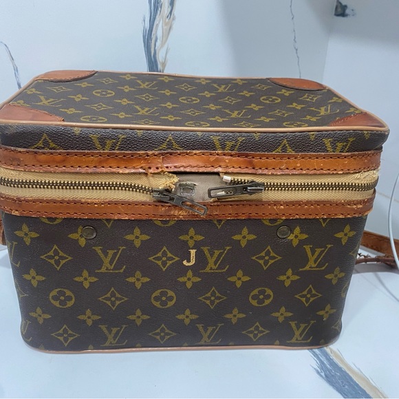 LOUIS VUITTON VINTAGE BEAUTY CASE IN MONOGRAM CANVAS - Picture 10 of 14